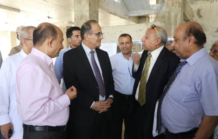 وزير الصحة يطلع على سير الأعمال الإنشائية بمستشفى الأمل للأورام في عدن