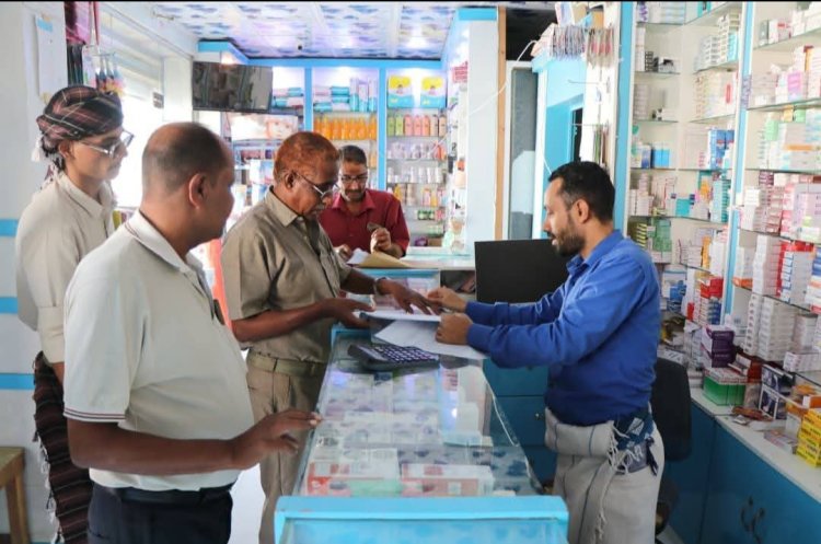 لجنة مراقبة الأسعار بالمهرة تواصل نزولاتها الميدانية على الصيدليات والعيادات الطبية