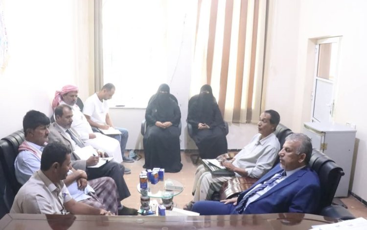 فريق التوجيه والرقابة الرئاسي وقيادة انتقالي المهرة يطلعون على نشاط مكتب الشؤون الاجتماعية والعمل بالمحافظة