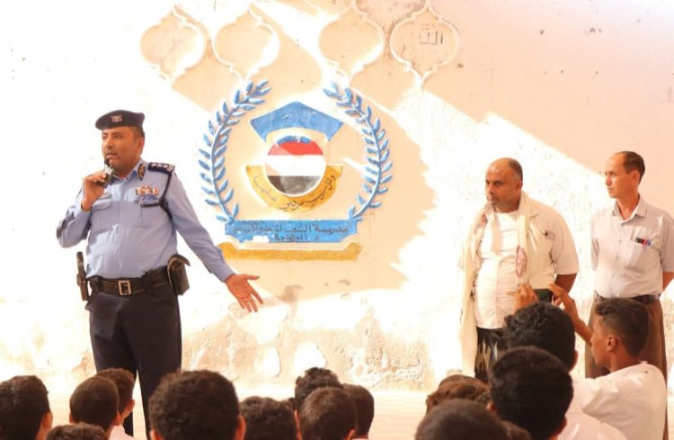 شرطة السير تواصل برامجها التوعوية في مدارس الغيضة