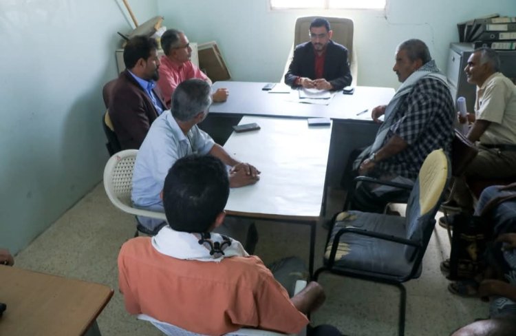 بتوجيهات المحافظ بن الوزير.. الوكيل لمروق يوجّه بتعزيز أداء صندوق النظافة والتحسين.