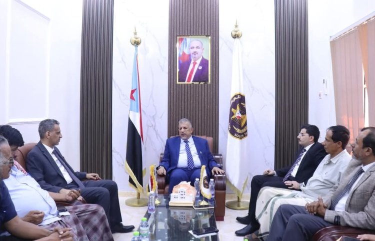 الجعري يناقش مع نائبي وزارتي المياه والبيئة والإدارة المحلية أوضاع الخدمات في محافظة المهرة