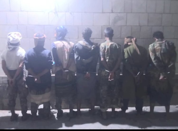 بيان رسمي صادر عن إدارة أمن أبين بعد القبض على قائد نقطة مع عدد من افراده الذي قاموا بابتزاز سائق مصري على الخط الدولي