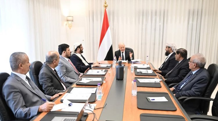 مجلس القيادة يقر خطوات لاستكمال دمج الأجهزة الاستخبارية ويثمن إنجازات الأجهزة الأمنية والشركاء الإقليميين في مكافحة الإرهاب وتهريب المخدرات