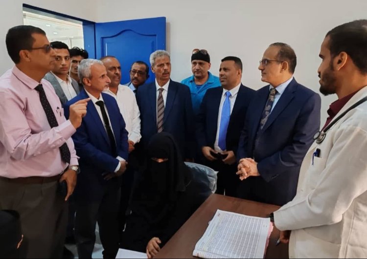 وزير الصحة ومحافظ لحج يتفقدان عدداً من المرافق والمنشآت الصحية ويناقشان تطوير القطاع الصحي