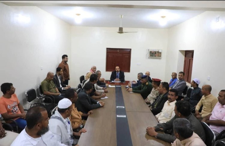 محافظ حضرموت يرأس اجتماعًا لقيادة السلطة المحلية والمكتب التنفيذي بمديرية دوعن