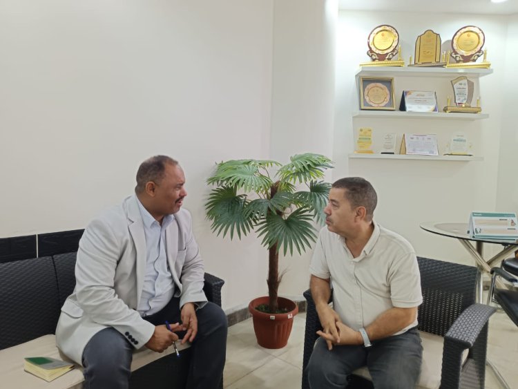 الجمحي يلتقي المدير الإقليمي لمؤسسة يمان بعدن لمناقشة تدخلاتهم الجديدة في القطاع الصحي بساحل حضرموت