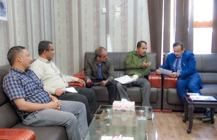 المحافظ بن الوزير يناقش مع قيادات المياه والموارد المائية مشروعات حيوية لتعزيز الأمن المائي وتنمية الريف بالمحافظة