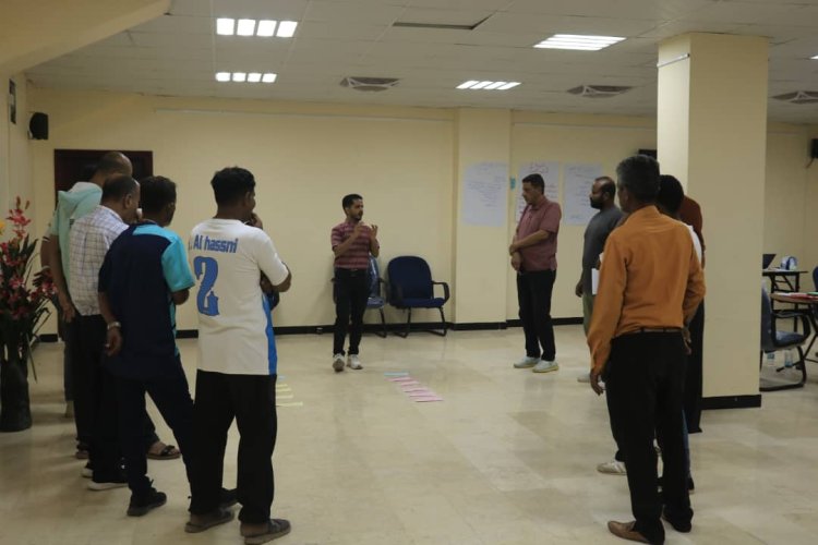 منظمة "Helpcode : تواصل الجلسات التدريبية لمدربي الفرق الشعبية وممثلي مكتب الشباب والرياضة بعدن.