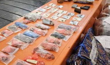 الأجهزة الأمنية والعسكرية بمطار سيئون الدولي بمحافظة حضرموت تحبط محاولات تهريب وتضبط مطلوبين جنائيين