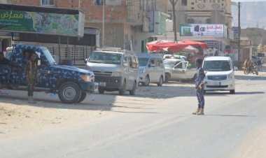 الأجهزة الأمنية بمديرية حوره ووادي العين تضبط متهماً في قضايا سرقة بعدد من المديريات واخران بحوزتهما مواد مخدره