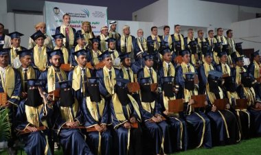 محافظ سقطرى يشهد حفل تخرج الدفعة الأولى من طلاب جامعة أرخبيل سقطرى