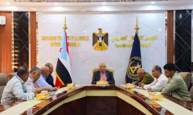 فريق التوجيه والرقابة الرئاسي يلتقي قيادة مؤسسة المياه والصرف الصحي بالعاصمة عدن