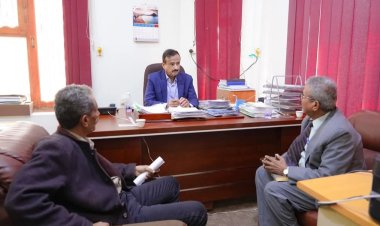 المحافظ بن الوزير يوجه بإعتماد مبدأ المفاضلة ويمنح الأولوية لأبناء المحافظة في خطة التوظيف للعام 2025م