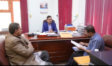 المحافظ بن الوزير يستعرض مع إدارة جمعية رعاية المعاقين التصاميم والدراسات الفنية لمبنى الجمعية