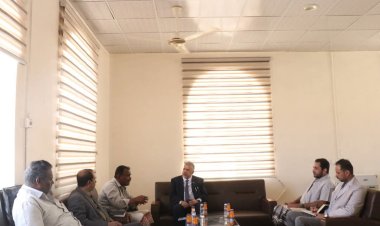 فريق التوجيه والرقابة الرئاسي يلتقي بمدير عام مديرية الغيضة لبحث سُبل تعزيز العمل الإداري والخدمي