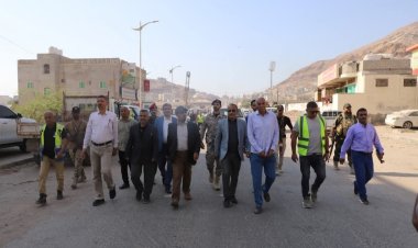 محافظ حضرموت يتفقّد جسر المنورة في المكلا بتصاميم تجمع بين الكفاءة وسرعة التنفيذ ويطلع على مستوى الانجاز في المرحلة الثانية لخور المكلا