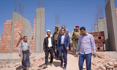 محافظ شبوة يتفقد أعمال التوسعة المستمرة للمدينة الطبية ومستوى إنجاز مشروع علاج سوء التغذية بمدينة عتق