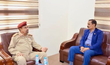 رئيس تنفيذية انتقالي حضرموت يلتقي رئيس مركز العمليات المشتركة بالمحافظة