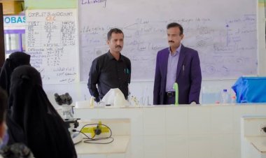 محافظ شبوة يتفقد سير الدراسة في معهد أمين ناشر للعلوم الصحية بعتق ويؤكد على تعزيز جودة التعليم والتدريب