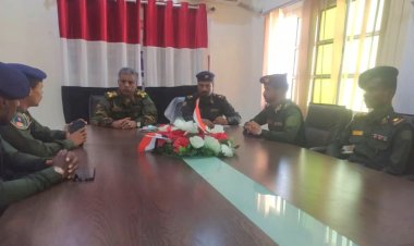 مدير عام أمن  المهرة يلتقي عدد من خريجي كلية الشرطة من أبناء المحافظة