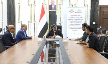 محافظ حضرموت يرعى توقيع اتفاقية لتوريد وتركيب منظومة طاقة شمسية متكاملة للصالة المركزية بجامعة حضرموت