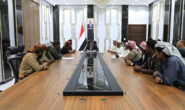 محافظ حضرموت يلتقي أعيان منطقة "رسب" بمديرية ساه لبحث الاحتياجات الخدمية والتنمية