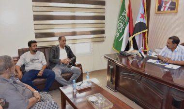 رئيس تنفيذية انتقالي حضرموت يطّلع على أوضاع أسر الشهداء والجرحى ويؤكد أهمية رعايتهم والاهتمام بهم