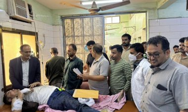 بتوجيهات من رئيس مجلس القيادة الرئاسي ورئيس مجلس الوزراء.. وزير الصحة يتفقد جرحى حادثة العرقوب في مستشفى الجمهورية بعدن