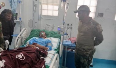 قائد اللواء الخامس دفاع شبوة يتفقد عددا من الجرحى بمستشفى بن زايد