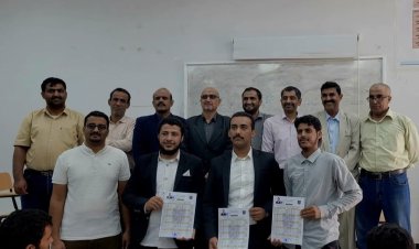 رئيس جامعة شبوة يسلّم أول بيان درجات لخريجي الدفعة الأولى بالجامعة