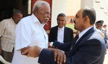 تقديراً للكفاءات الوطنية.. محافظ حضرموت يزور "العميد الركن أحمد الكلالي" أول حضرمي تخرج من الكلية الحربية بمصر