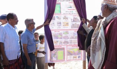 برعاية المحافظ مبخوت مبارك بن ماضي.. المدير العام لمديرية الشحر يدشن مشروع مجمع أكاديمية الشرارة الرياضي