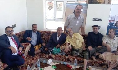 مدير عام قعطبة بكر الشاعري يلتقي اللواء شلال شايع قائد مكافحة الإرهاب باليمن