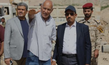 محافظ حضرموت يتفقد العمل بمشروع المرحلة الثانية لخور المكلا التي قاربت الـ 70% ويوجّه بإزالة العوائق التي تعترض سرعة الانجاز