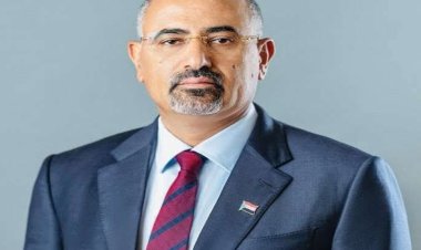 الرئيس الزُبيدي يُعزّي في وفاة الشيخ أبوبكر باعباد