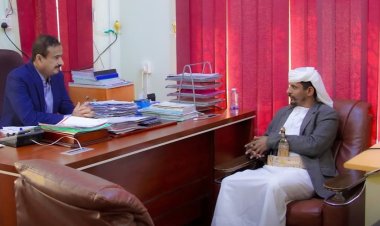 المحافظ بن الوزير يشيد بالدور المجتمعي والقبلي في دعم جهود السلطة المحلية لترسيخ الاستقرار بالمحافظة