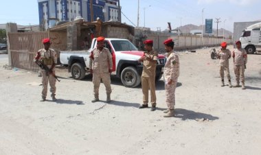 التوجيه المعنوي بالشرطة العسكرية ينفذ نزولًا ميدانيًا لعددٍ من مواقعهم العسكرية الخاصة بحماية المنشآت الحكومية في المكلا