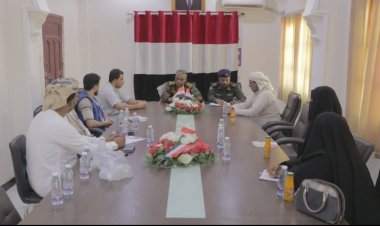 مدير أمن المهرة يناقش مع منظمات المجتمع المدني والدولية تأهيل القطاع الأمني