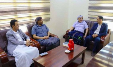 الكثيري يطلع على أوضاع أسر الشهداء والجرحى بمحافظة حضرموت