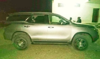 أمن أبين يستعيد سيارة تابعة لوزارة الصحة بأحور خلال ساعات