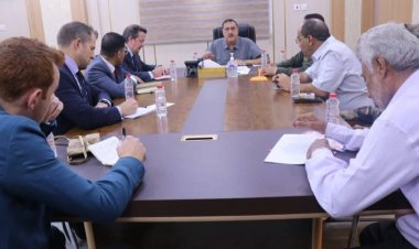 اللواء مطهر الشعيبي يستقبل وفداً بريطانياً رفيع المستوى لبحث التعاون الأمني وأوضاع المهاجرين الأفارقة.