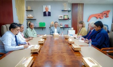 وزير الدولة محافظ عدن يبحث مع وفد حكومي هولندي سبل تطوير مؤسسة مياه عدن