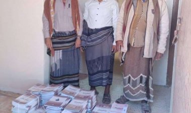 انتقالي الطلح يقدم كمية من الكتب المدرسية لإدارة مكتب التربية والتعليم بالمديرية