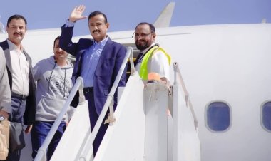 محافظ شبوة يغادر مطار عتق الدولي في زيارة رسمية للخارج لتعزيز المشاريع التنموية