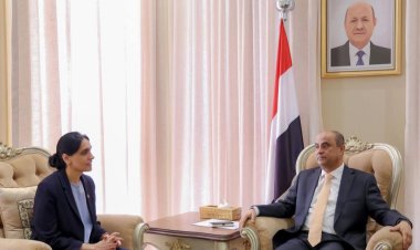 رئيس الوزراء يستعرض مع السفيرة البريطانية مستجدات التعاون الثنائي وتطورات الأوضاع