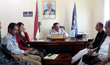 رئيس تنفيذية انتقالي أبين يلتقي السلطة المحلية واللجنة الأهلية بمديرية زنجبار