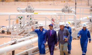 وزير الدولة محافظ العاصمة عدن يشيد بدور محافظ شبوة باستمرار تزويد محطات كهرباء عدن بالنفط الخام.