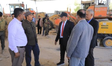 محافظ حضرموت يزور إدارة الأشغال المحلية بوادي وصحراء حضرموت ويشيد بجهودها في خدمة المديريات