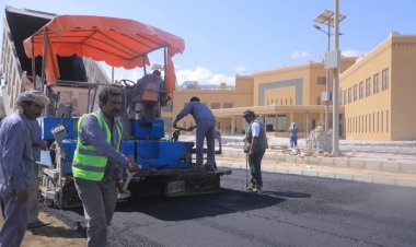 بدء أعمال السفلتة في مواقف مدينة الملك سلمان الطبية بالمهرة